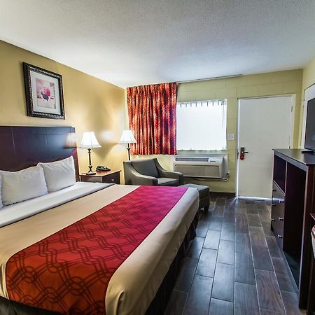 Econo Lodge Cocoa Beach - Near The Port Экстерьер фото