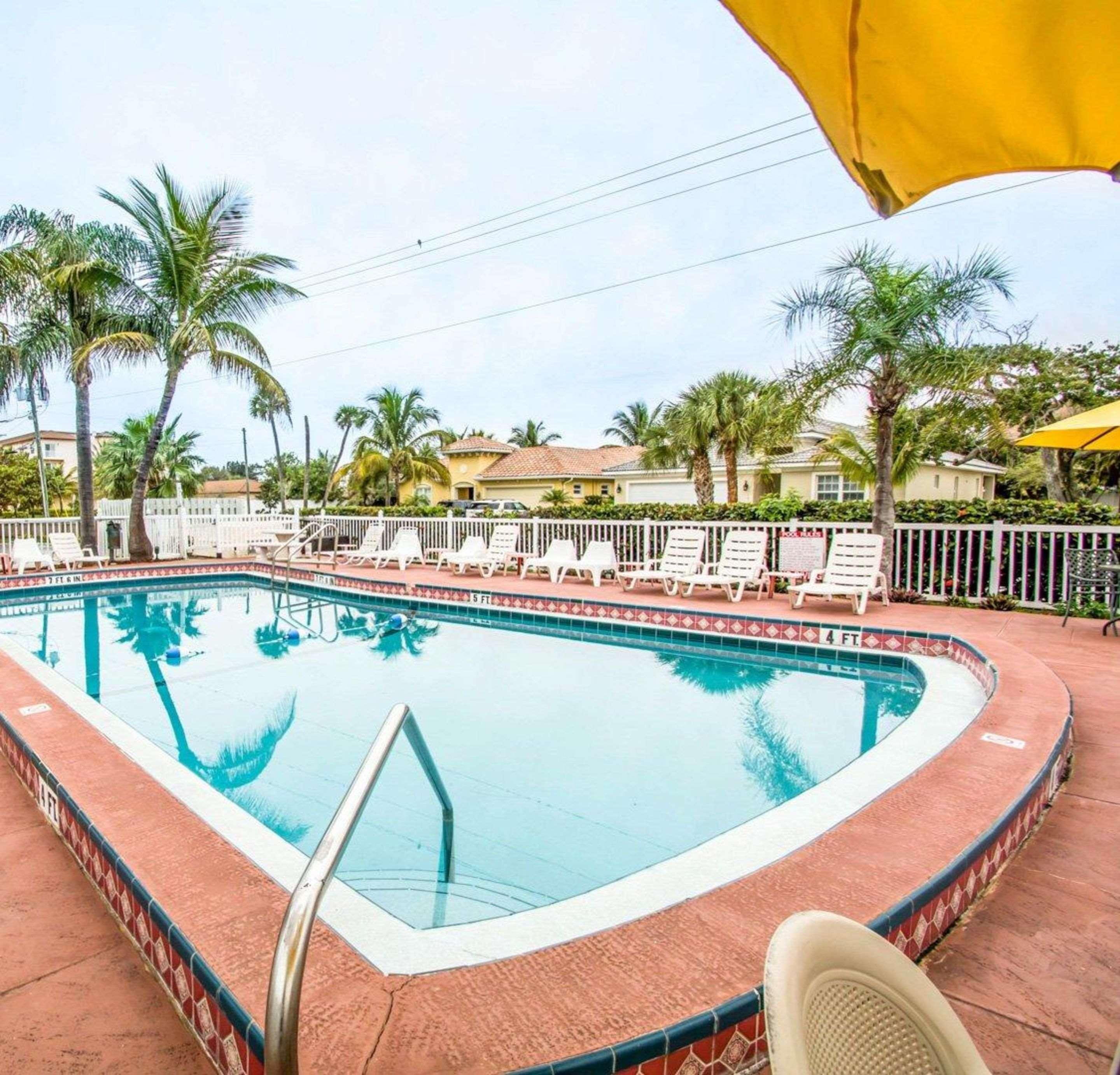 Econo Lodge Cocoa Beach - Near The Port Экстерьер фото