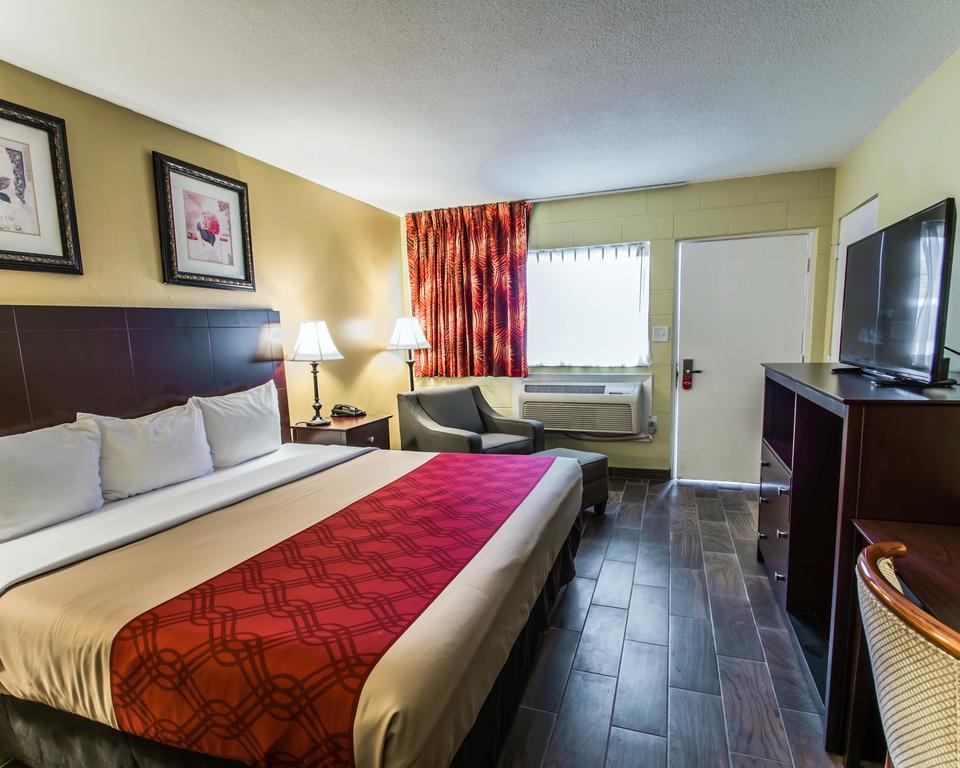 Econo Lodge Cocoa Beach - Near The Port Экстерьер фото