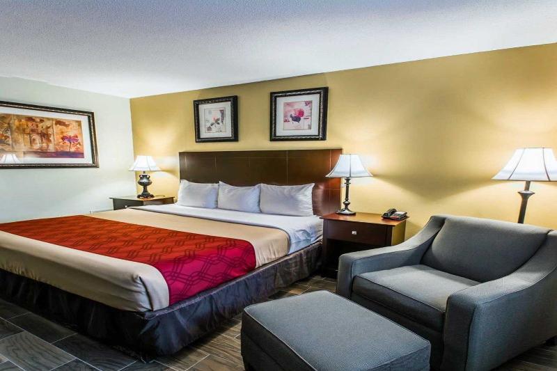 Econo Lodge Cocoa Beach - Near The Port Экстерьер фото