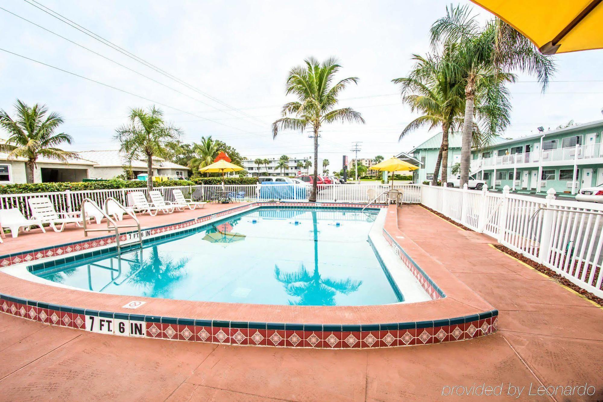 Econo Lodge Cocoa Beach - Near The Port Экстерьер фото